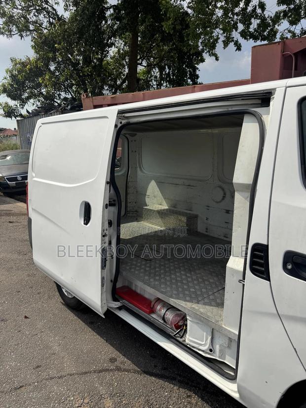 Nissan Caravan (Urvan) 2015 White photo 12