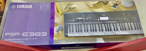 Yamaha E383 Keyboard