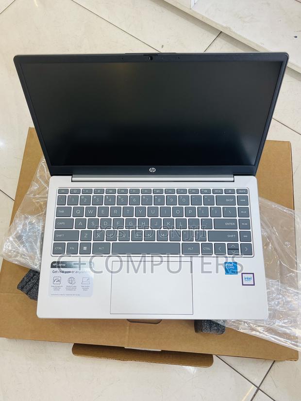 New Laptop HP 14-Ep0063 12GB Intel Core I3 SSD 512GB