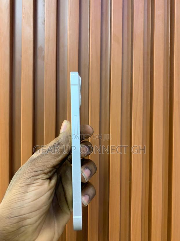 Apple iPhone 13 256 GB White photo 2