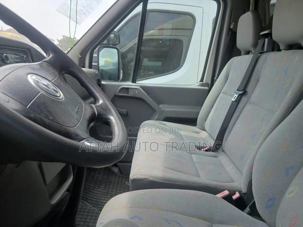 Volkswagen LT 2000 White photo 2