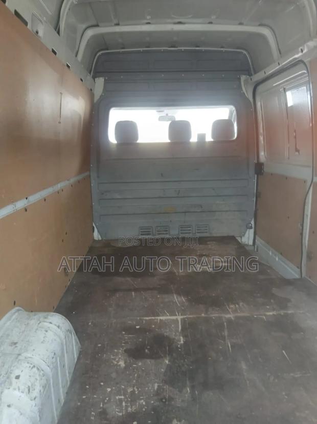 Volkswagen LT 2000 White photo 7
