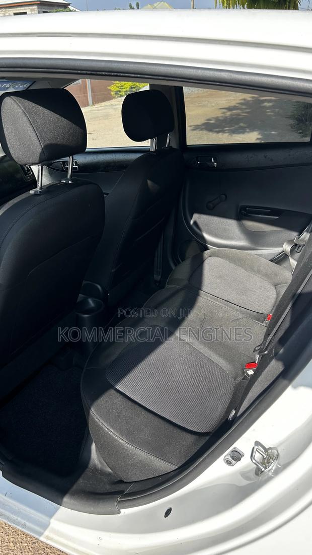 Hyundai i20 1.2 Kappa Petrol with Dual VTVT (MT) 2014 White photo 4