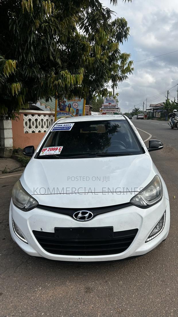 Hyundai i20 1.2 Kappa Petrol with Dual VTVT (MT) 2014 White photo 2
