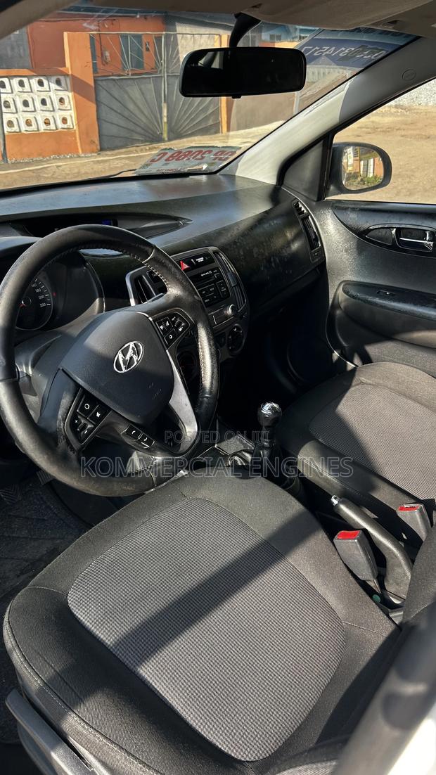 Hyundai i20 1.2 Kappa Petrol with Dual VTVT (MT) 2014 White photo 5