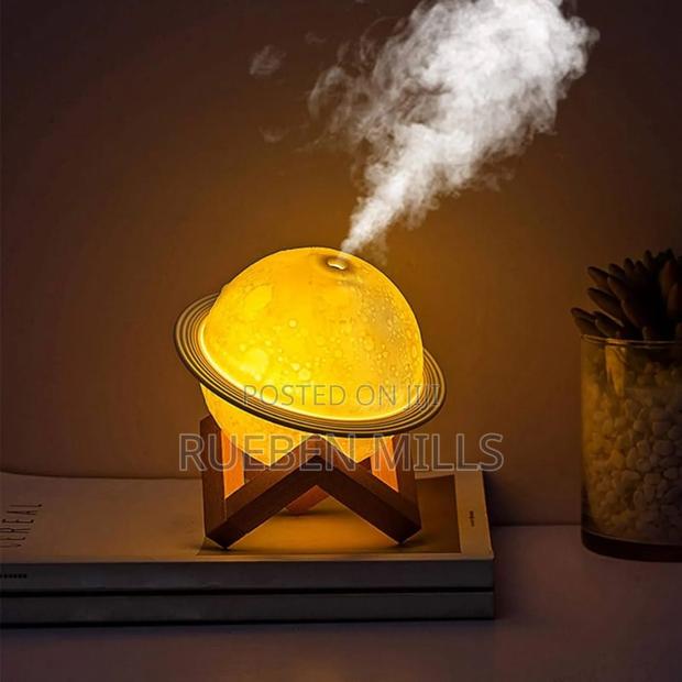 Yellow Planet Essential Oil Diffuser · Photo 4
