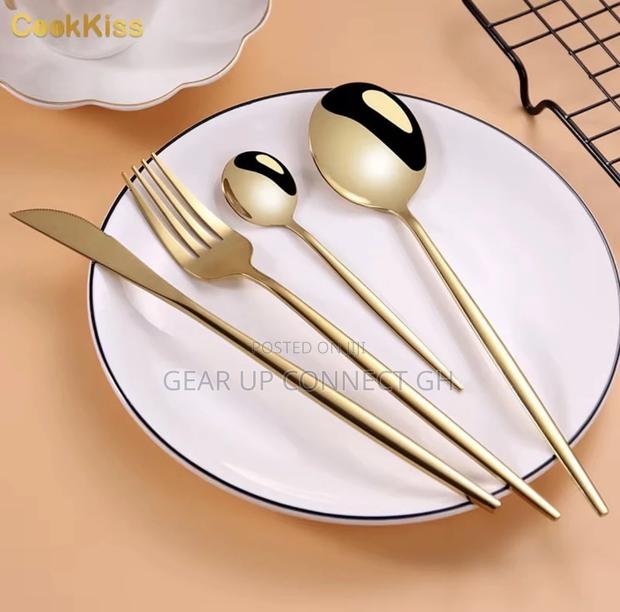 Premium 24-Piece Stainless Steel Cutlery Set photo 2
