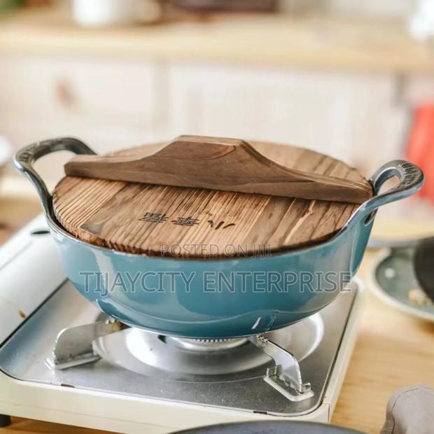 Iron Cast Cooking Pot · Photo 2