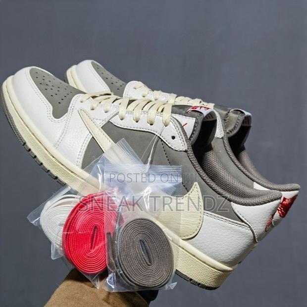 Air Jordan 1 Og X Travis Scott Mocha · Photo 4