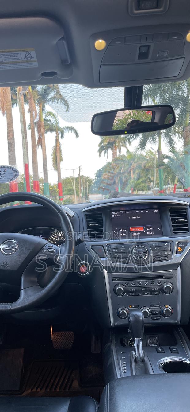 Nissan Pathfinder SL 4x4 2018 Gray