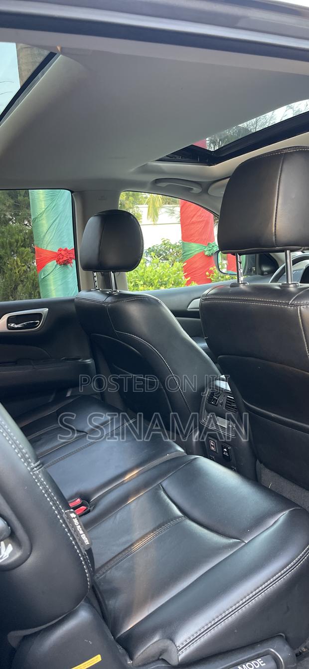 Nissan Pathfinder SL 4x4 2018 Gray