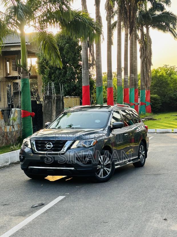 Nissan Pathfinder SL 4x4 2018 Gray