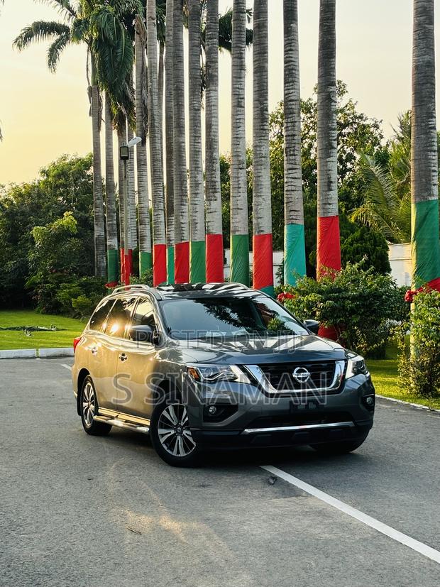 Nissan Pathfinder SL 4x4 2018 Gray