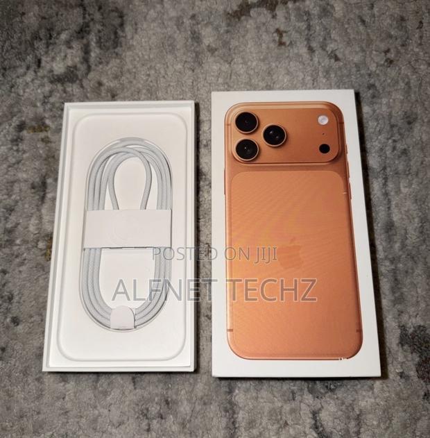 Apple iPhone 17 Pro Max 256 GB Orange · Photo 3