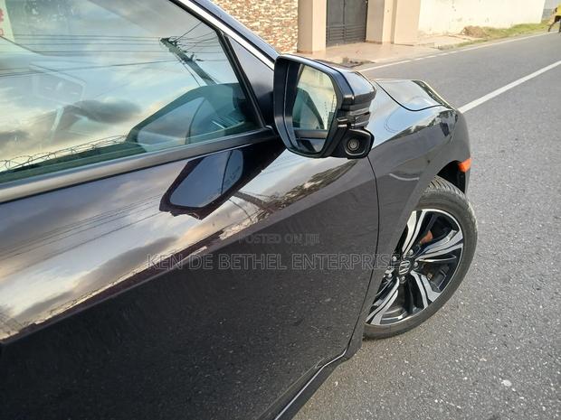 Honda Civic Touring 4dr Sedan (1.5L 4cyl) 2016 Black photo 9