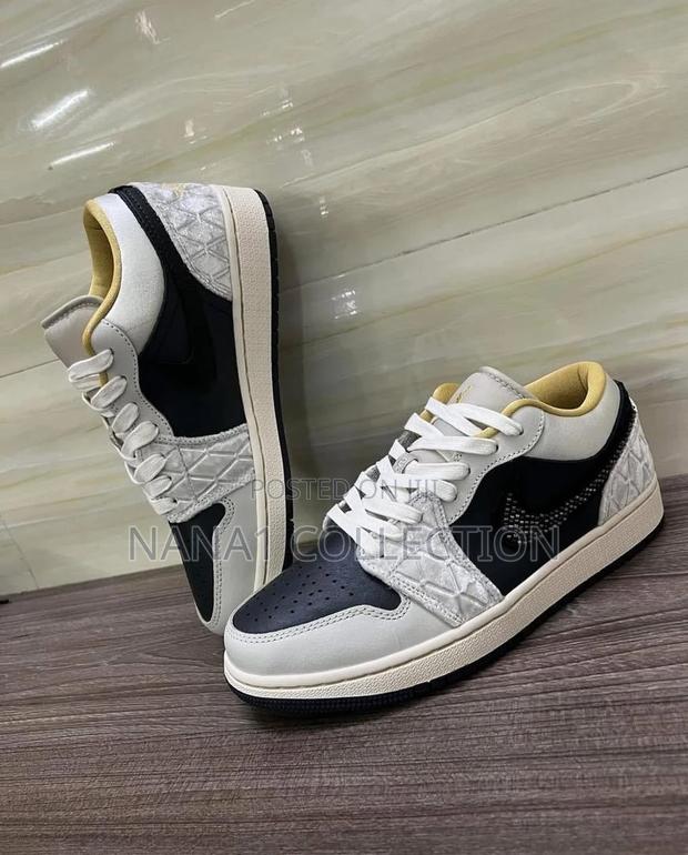 Air Jordan 1 Low “Beeded Swoosh” Sneakers · Photo 4