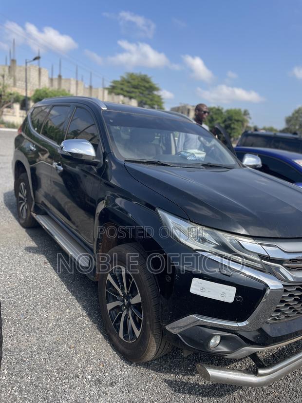 Mitsubishi Montero Sport 2017 Black