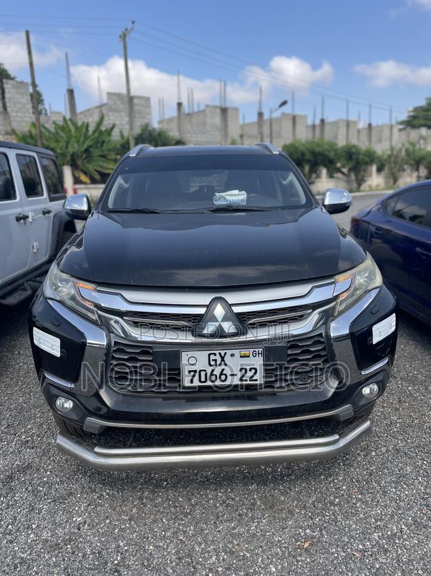 Mitsubishi Montero Sport 2017 Black