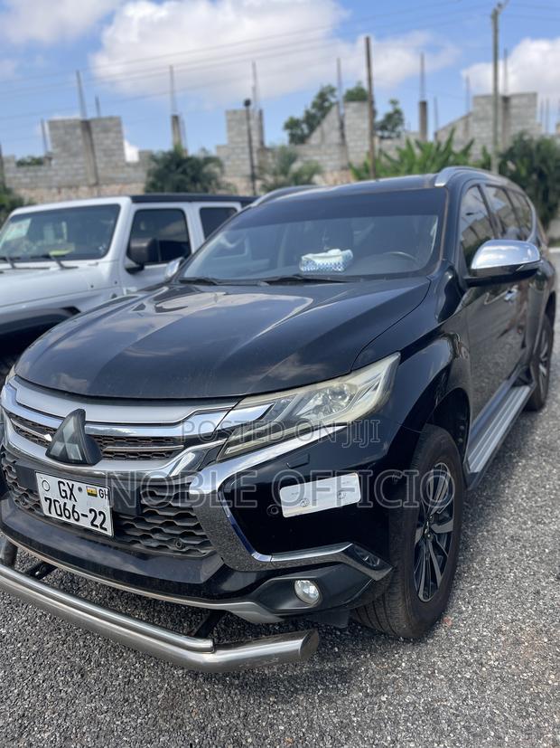 Mitsubishi Montero Sport 2017 Black