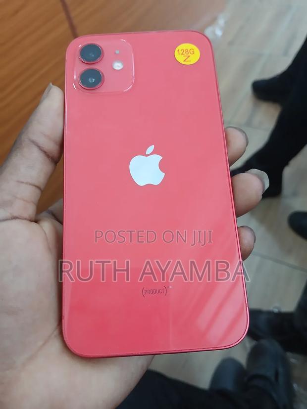Apple iPhone 12 128 GB Red · Photo 3