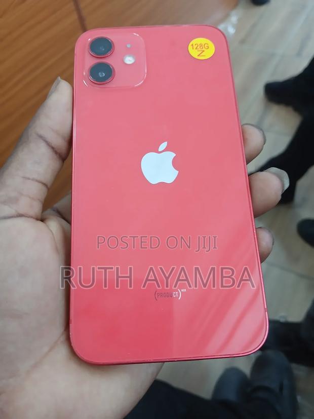 Apple iPhone 12 128 GB Red · Photo 4