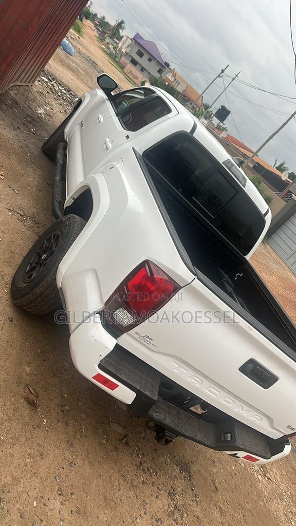 Toyota Tacoma SR5 2022 White
