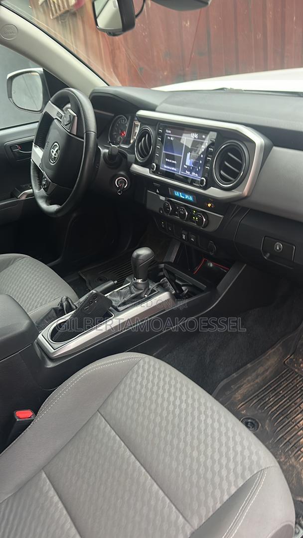 Toyota Tacoma SR5 2022 White