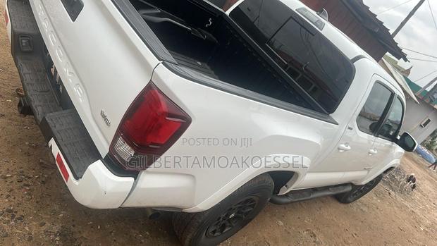 Toyota Tacoma SR5 2022 White