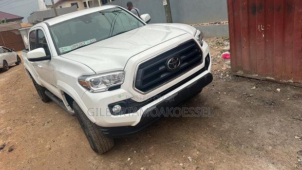 Toyota Tacoma SR5 2022 White