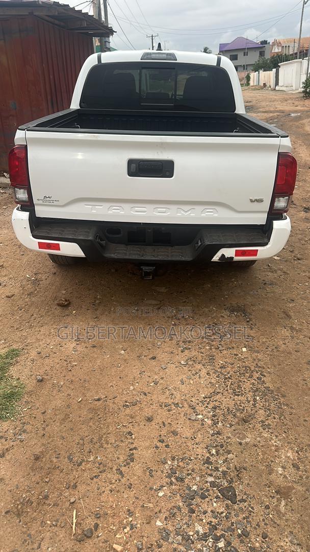 Toyota Tacoma SR5 2022 White