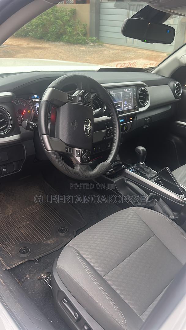 Toyota Tacoma SR5 2022 White