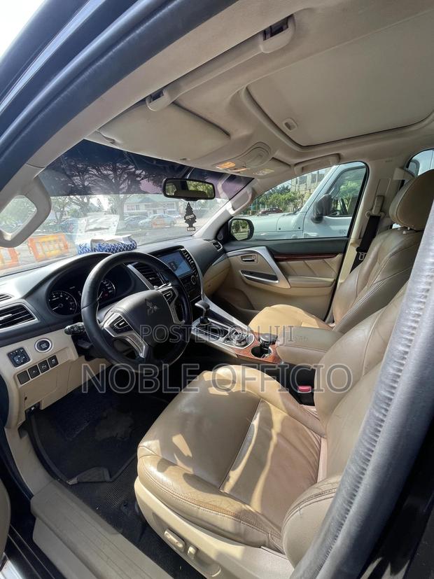 Mitsubishi Montero Sport 2017 Black