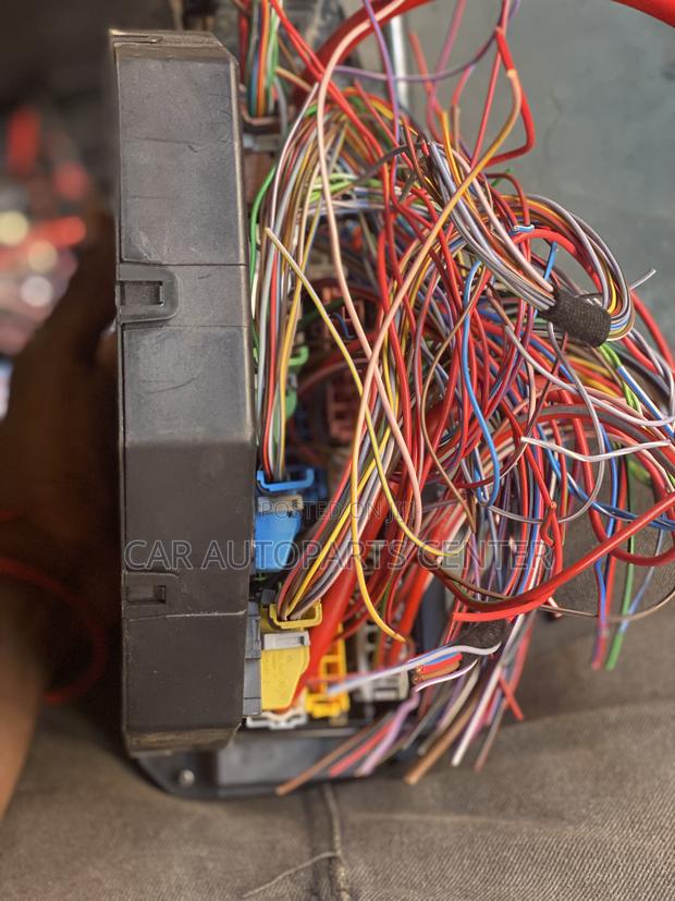 Mercedes Benz 204 Front Fusebox Sum photo 3