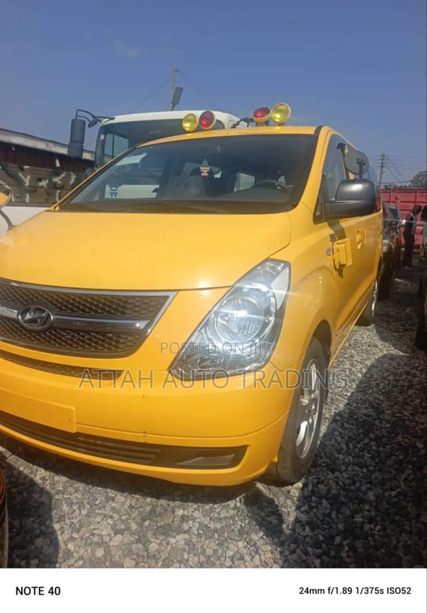 Hyundai Starex 2000 Yellow