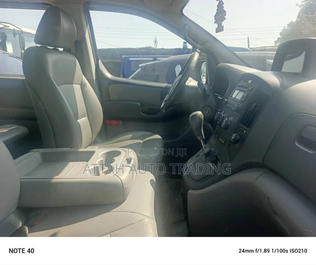 Hyundai Starex 2000 Yellow photo 3