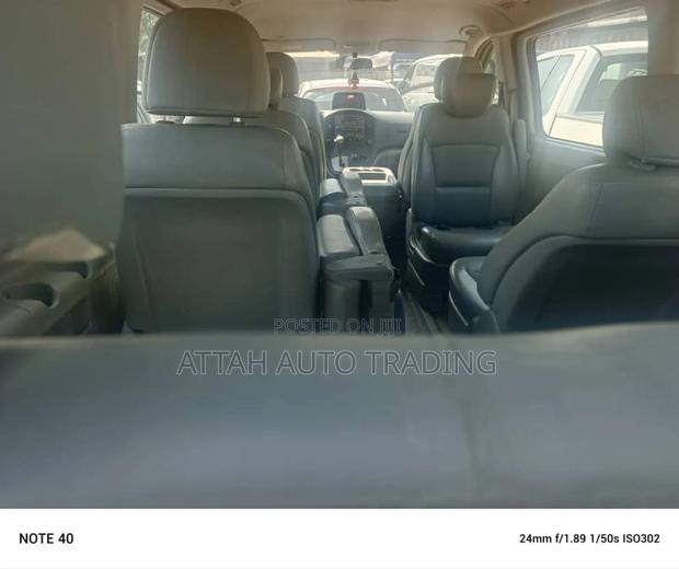 Hyundai Starex 2000 Yellow photo 5