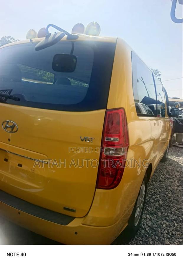 Hyundai Starex 2000 Yellow photo 6