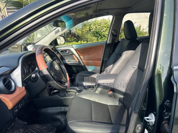 Toyota RAV4 XLE AWD (2.5L 4cyl 6A) 2017 Green