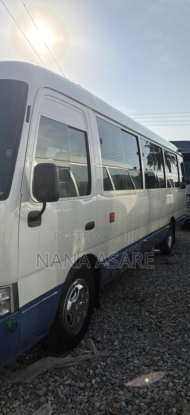 Toyota Coaster 2015 White · Photo 2