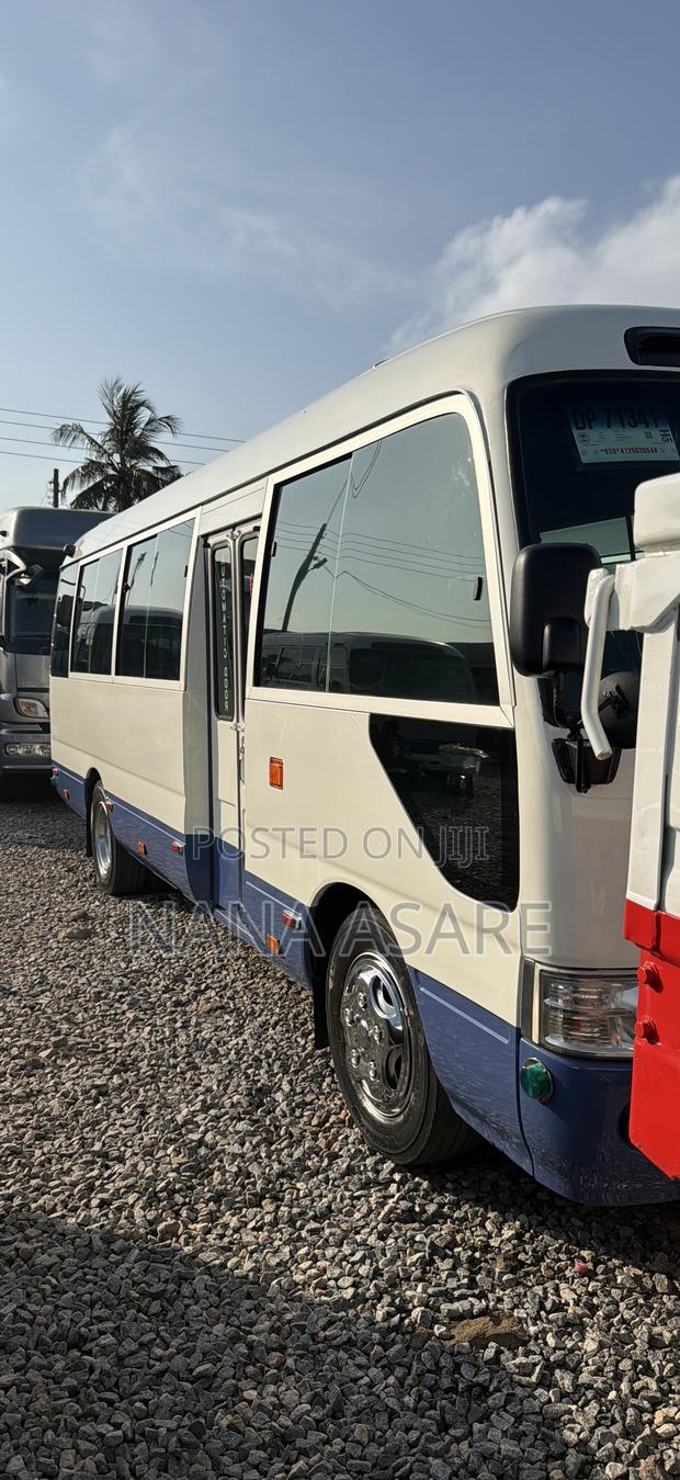 Toyota Coaster 2015 White · Photo 4