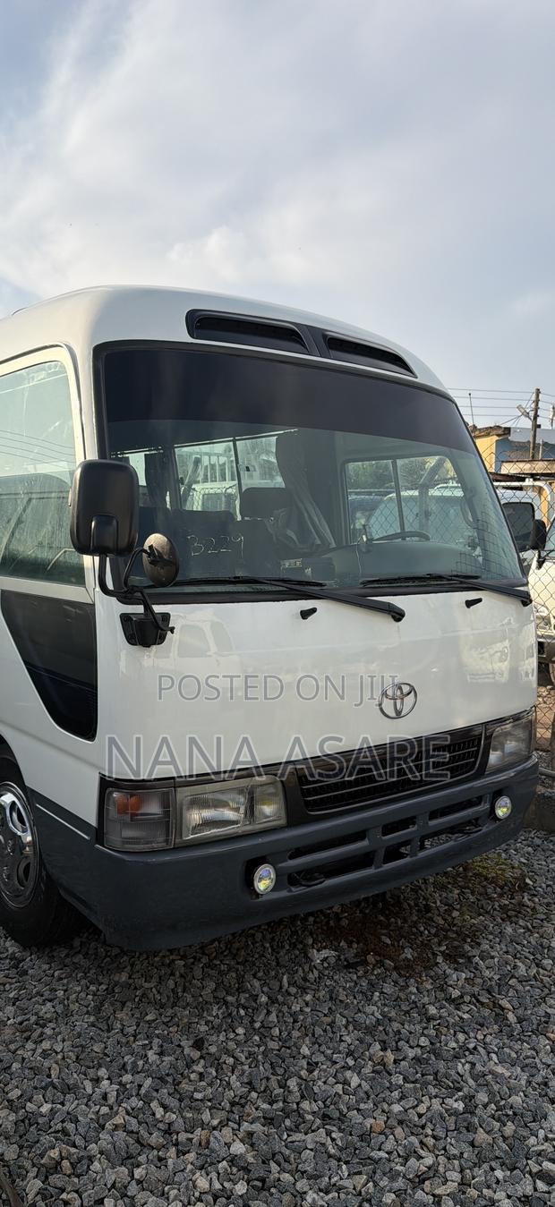 Toyota Coaster 2014 White · Photo 1