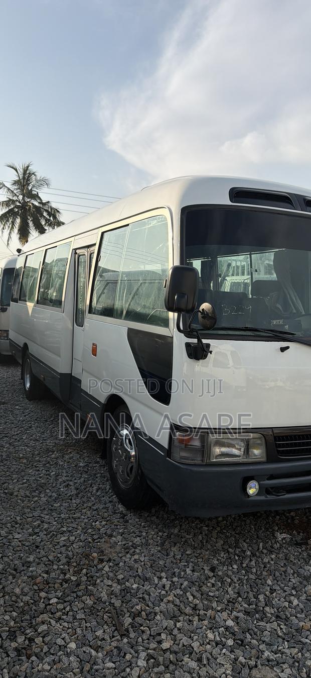 Toyota Coaster 2014 White · Photo 2