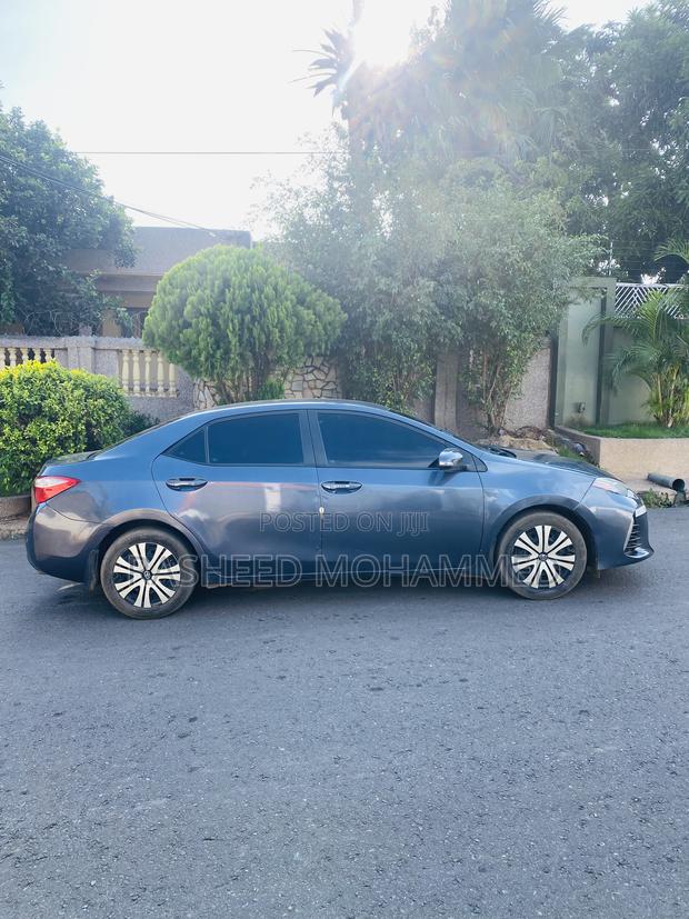 Toyota Corolla SE (1.8L 4cyl 2A) 2019 Gray