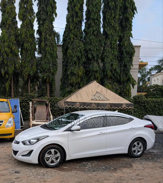 Hyundai Avante 2014 White photo 12