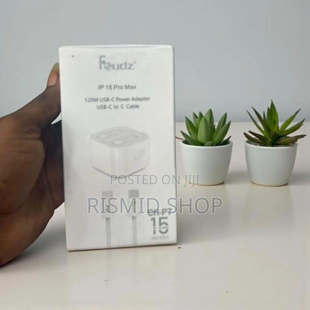 White iPhone 15 Pro Max Original Charger (425255) · Photo 4