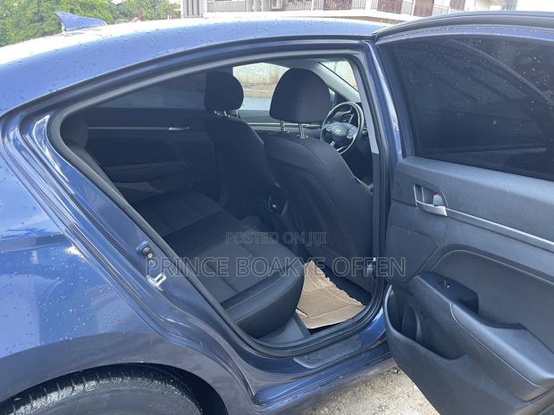 Hyundai Elantra 2022 Blue photo 4