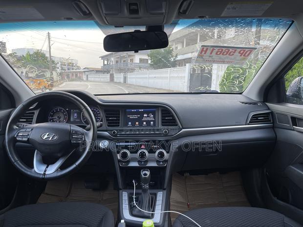 Hyundai Elantra 2022 Blue photo 5