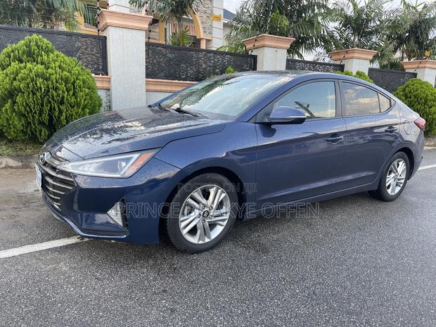 Hyundai Elantra 2022 Blue photo 2
