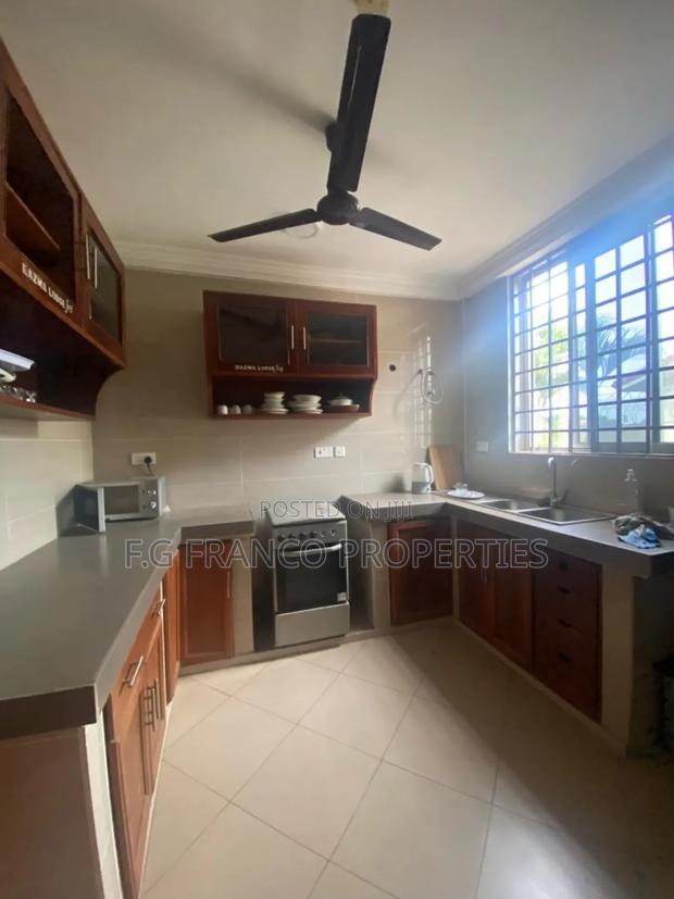Furnished 7bdrm House in Kg Franco Properties, Spintex for rent · Photo 3
