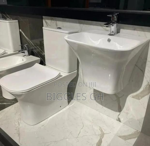 Slim Tank Wc With Basin Complete Set · Photo 3